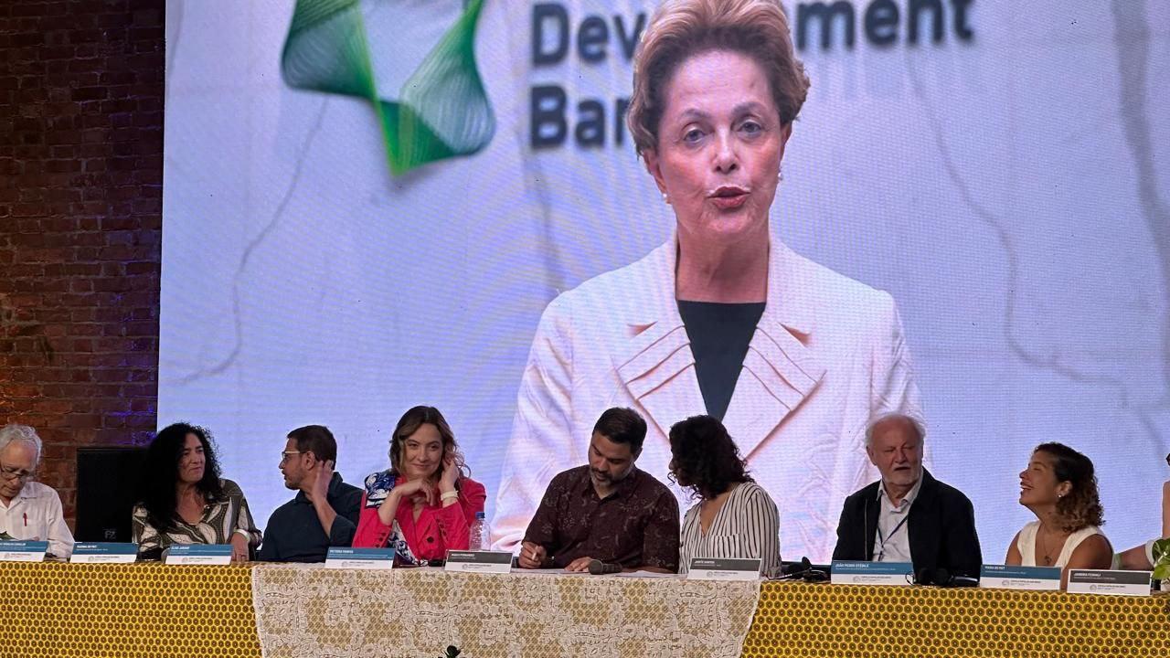 Photo 5380082357068566610 Y